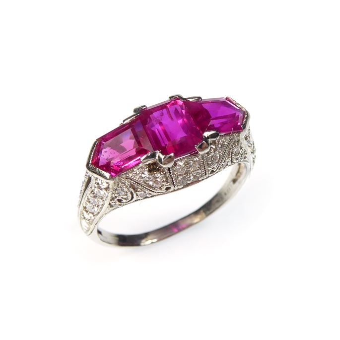   Tiffany - Three stone rectangular cut ruby and diamond cluster ring | MasterArt